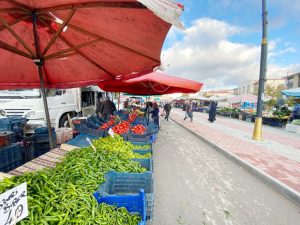 Halk pazarı esnafı tuvalet sorununa çözüm istiyor