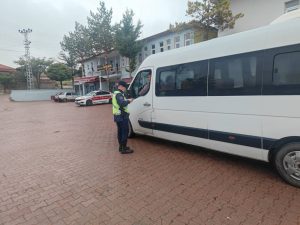 Jandarma ekiplerinden Okul Servis araçlarına sıkı denetim