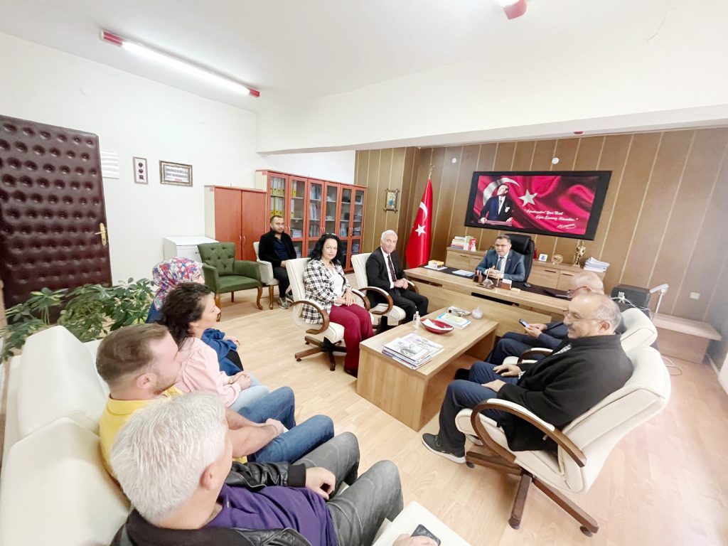 Altınkaynak ve ekibi okul ziyaretlerine devam ediyor