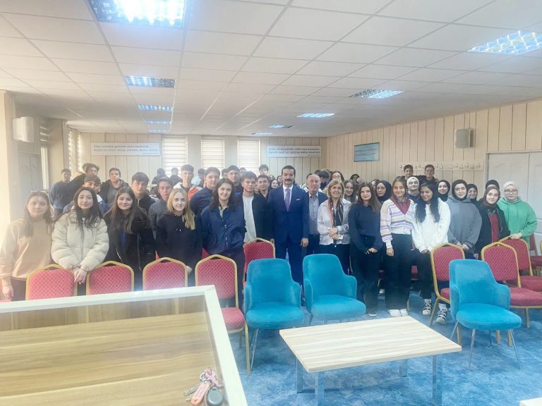 Başsavcısı Recep Sevgili, Kariyer Günleri’nde öğrencilerle buluştu