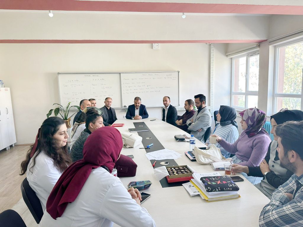 Şerefli: Her zaman eğitimcilerimizin yanındayız