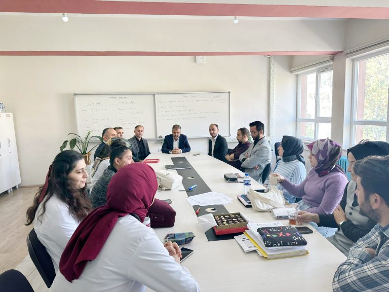 Şerefli: Her zaman eğitimcilerimizin yanındayız