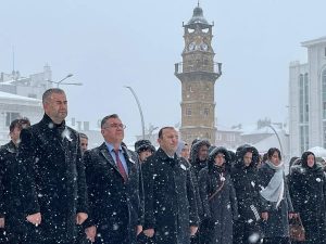 Öğretmenler Günü dolayısıyla Atatürk Anıtı’na çelenk sunuldu
