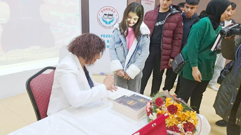 Yazar Sevda Akyüz, çocuklarla buluştu