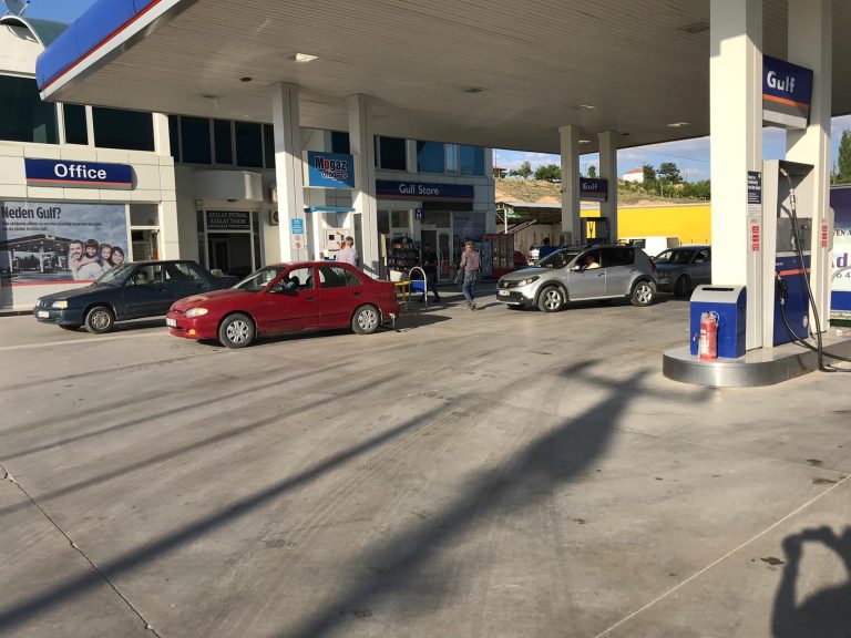 Akaryakıt’ta indirime gitti satışlar yüzde 100 arttı