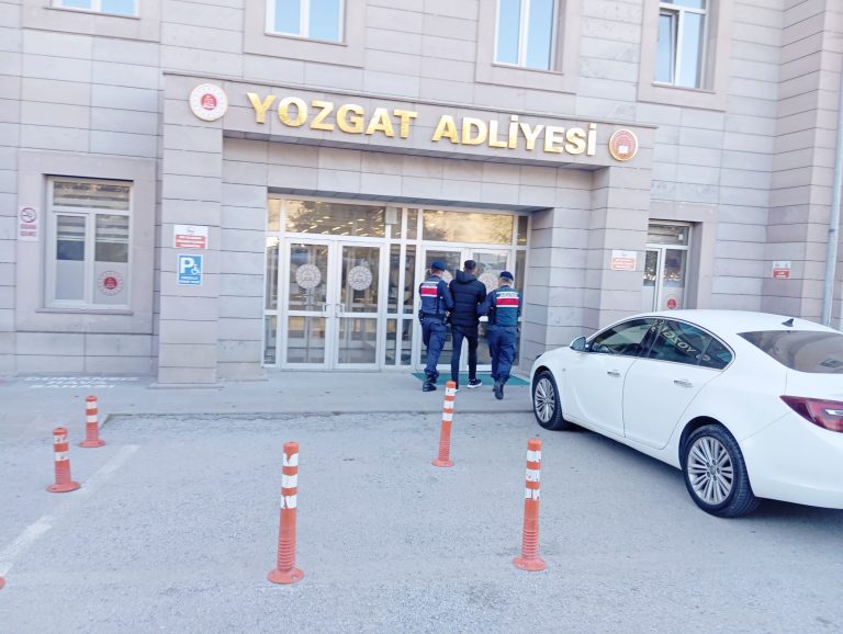 Jandarma aranan şahsı yakaladı