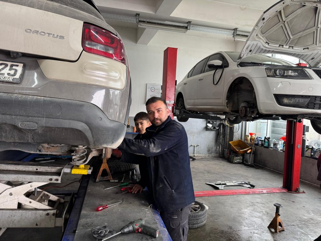 Yozgat’ta oto lastikçilerde kış lastiği mesaisi başladı