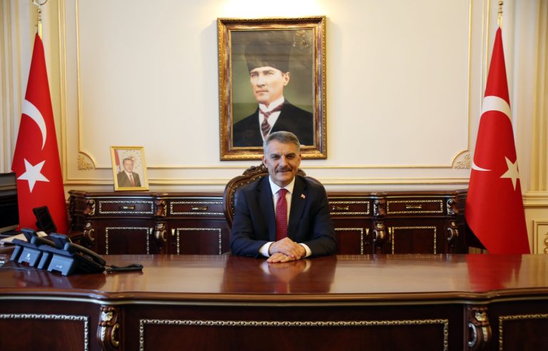 Vali Özkan’dan 24 Kasım Öğretmenler Günü mesajı