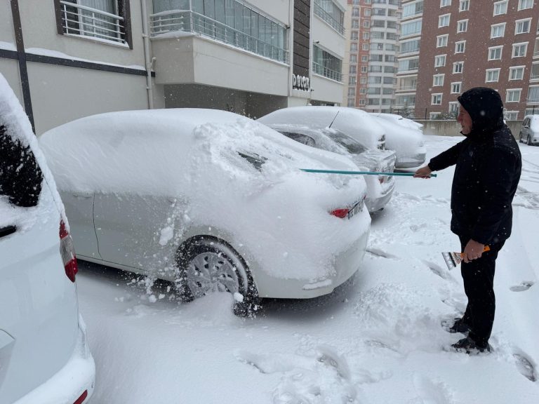 Yozgat’a mevsimin ilk karı yağdı