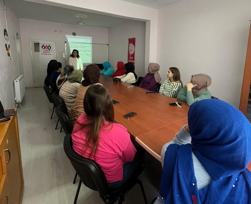 ADEM Kursiyerlerine seminer