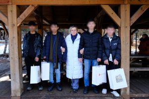 Arzu Özkan’dan çocuklara doğum günü sürprizi