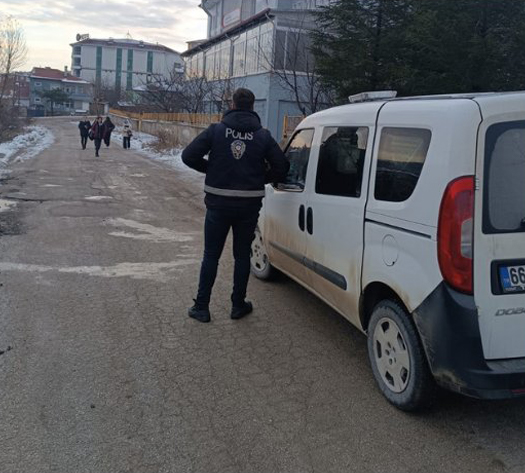 Emniyet ekipleri yurt çevresinde denetimlerini sürdürüyor