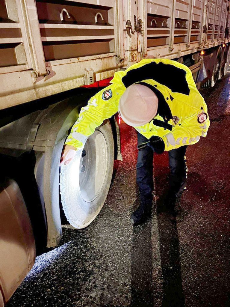 Kış lastiği olmayan yola devam edemeyecek