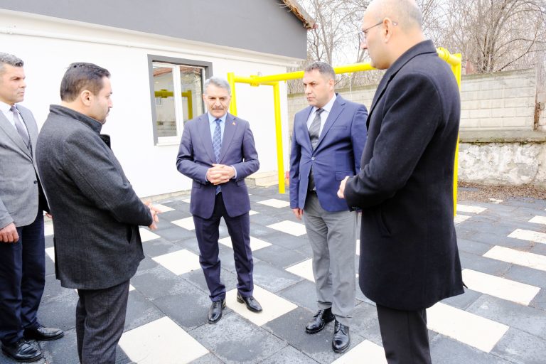 Özkan, Sorgun Bebek ve Çocuk Kütüphanesi’ni inceledi