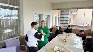 Arzu Özkan, çocukları sevindirdi