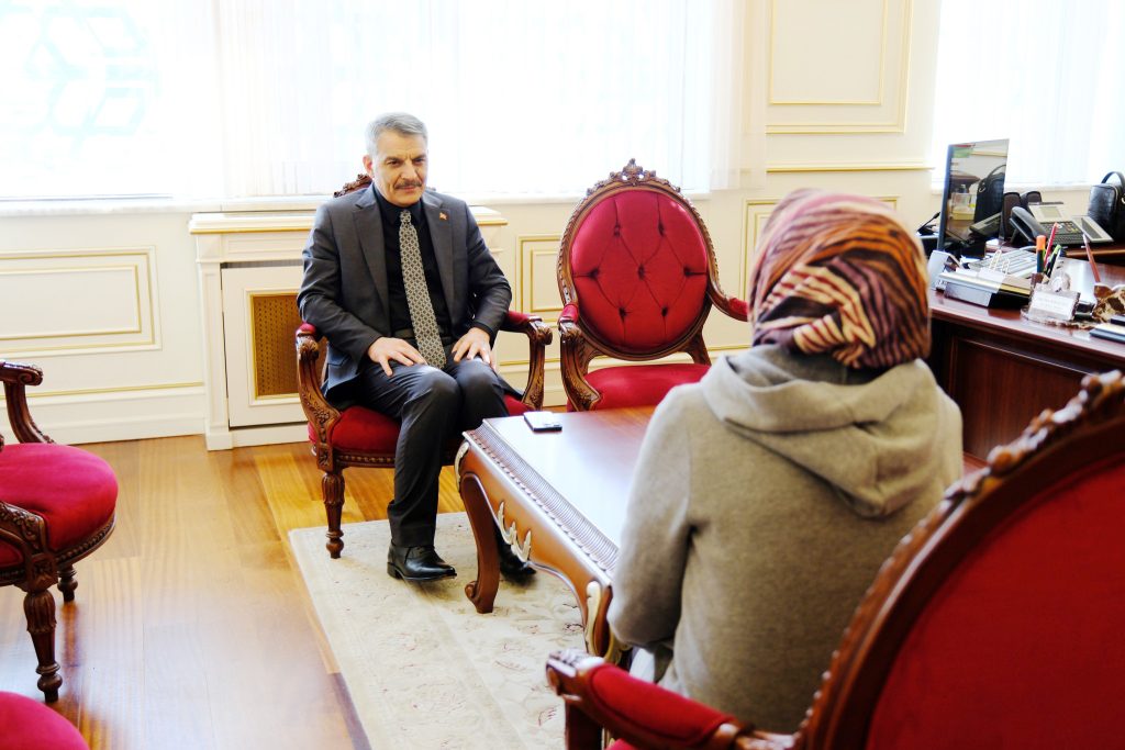 Vali Özkan, Makamında vatandaşları dinlemeye devam ediyor