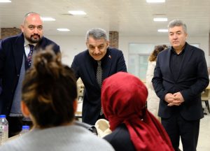 Vali Özkan, öğrencilerle bir araya gelerek sorunlarını dinledi