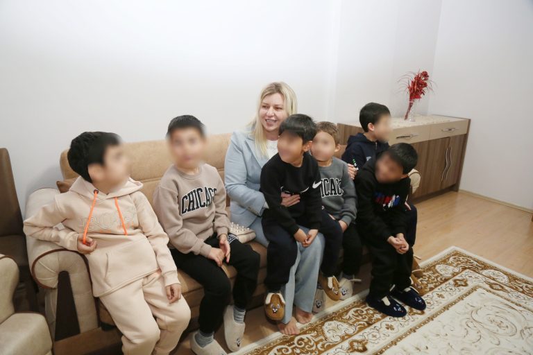 Arzu Özkan, yeni yıla çocuklarla birlikte girdi