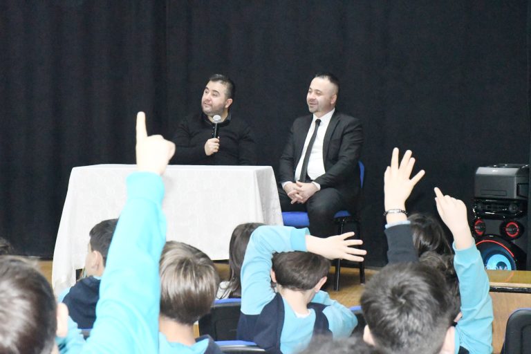 Başhekim Kozan, öğrencilere hekimlik mesleğini anlattı