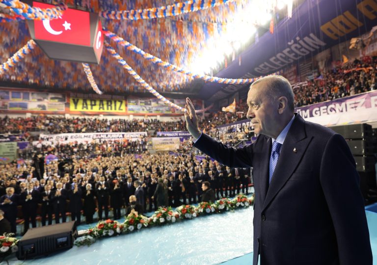 Tatlıses, Cumhurbaşkanı Erdoğan’dan adaylık sözünü aldı