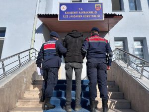 Hırsızlık suçundan aranan şahıs yakalandı