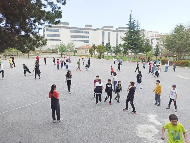 Sınıf tekrarı ve teneffüs süresinde değişikliğe gidildi