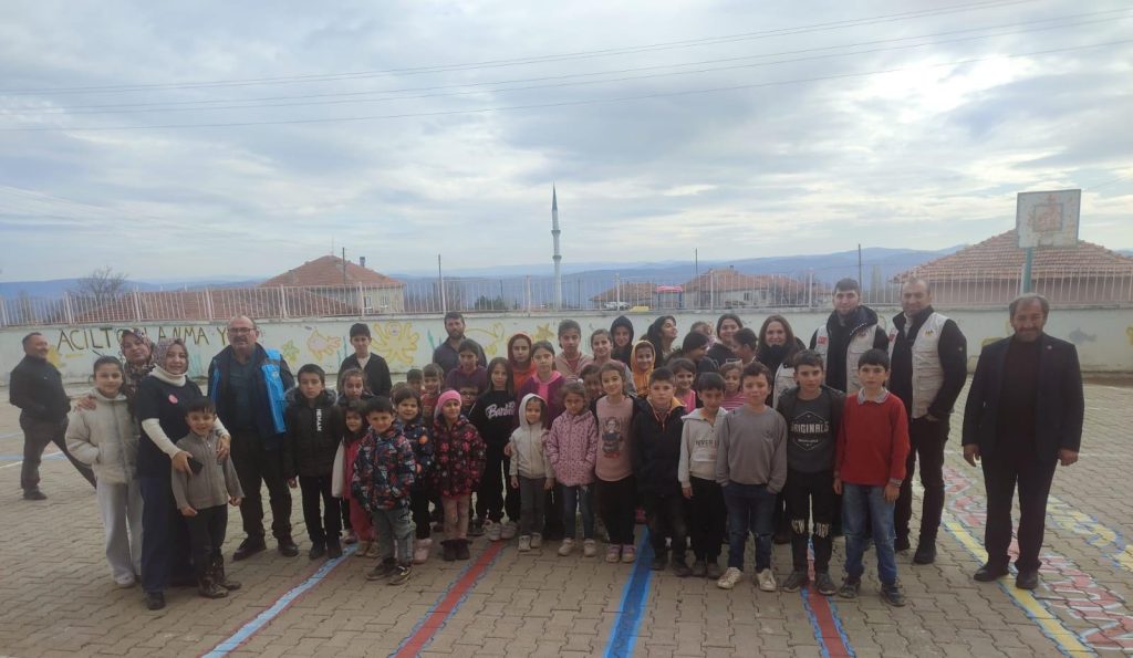 Sorgun Şefkat Eli Derneği kış yardımlarına devam ediyor