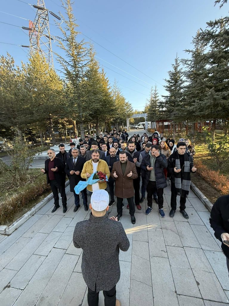 Ülkü Ocakları Yozgat İl Başkanlığından Şehitlik ziyareti