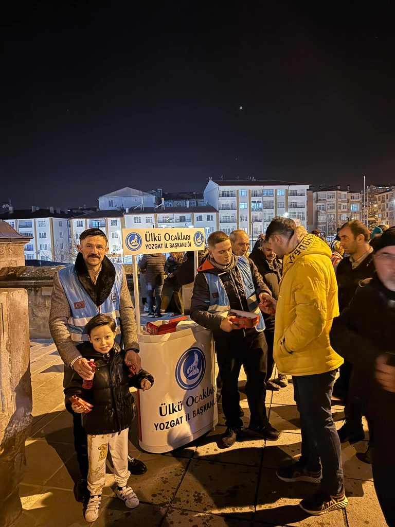Ülkü Ocakları bu kandilde de cami cemaatini unutmadı