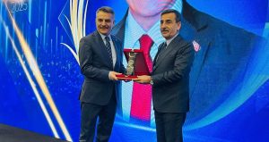 Vali Mehmet Ali Özkan’a “Yılın Bürokratı” Ödülü