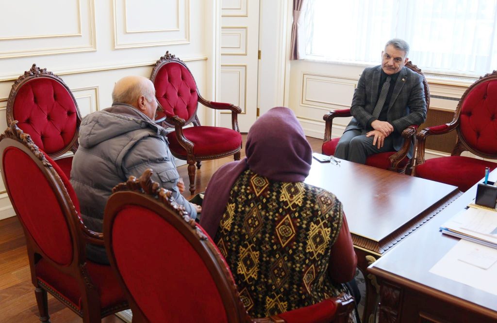 Vali Özkan, Vatandaşları dinliyor çözüm üretiyor