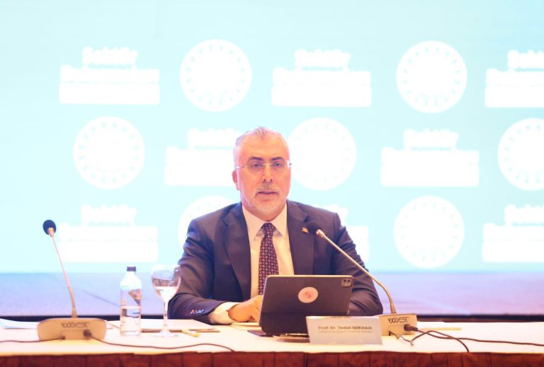 Bakan Işıkhan’dan Türk-İş’e diyalog çağrısı