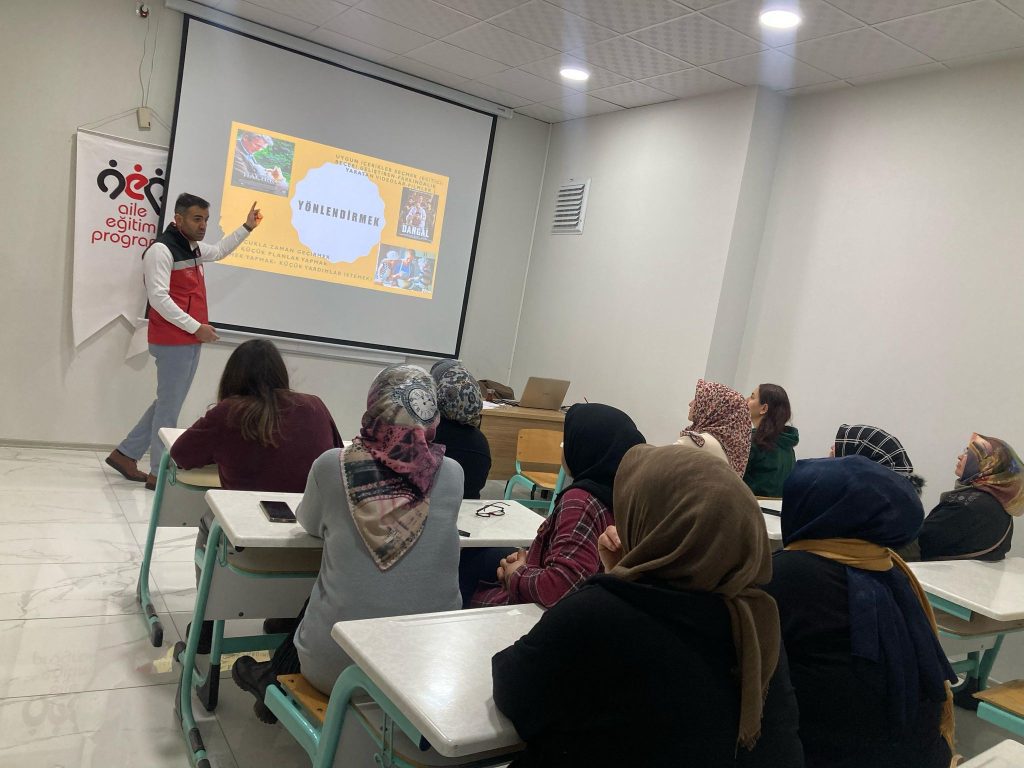 İnternet bağımlılığına karşı bilinçli kullanım eğitimi verildi