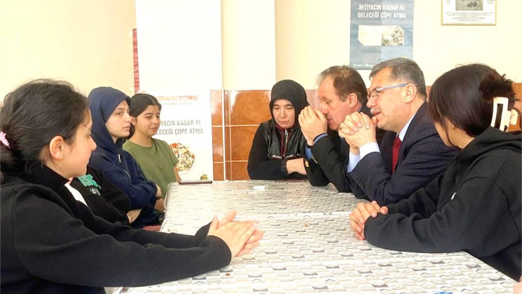 Altınkaynak, pansiyonda kalan öğrencilerle bir araya geldi