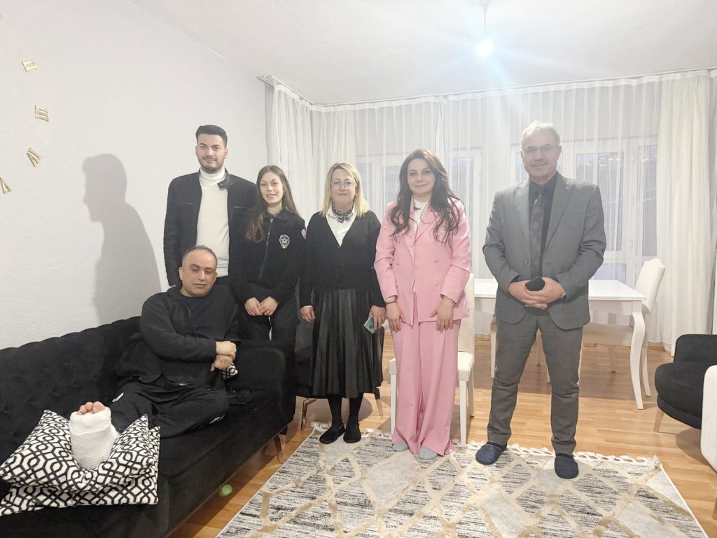 Topal, futbol maçında sakatlandı