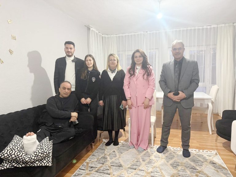 Topal, futbol maçında sakatlandı