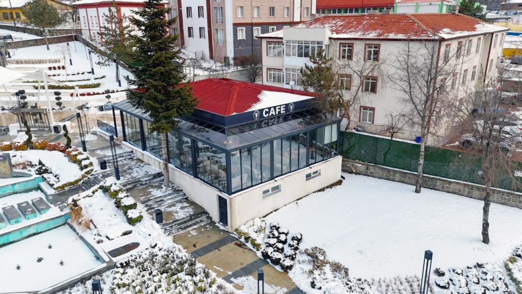 Waffle Kafe hizmete açılıyor