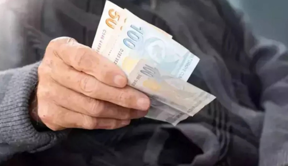 Emeklinin gözü bayram ikramiyesine yapılacak zamda