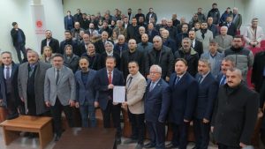 Başkan Kandemir Mazbatasını aldı