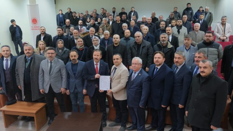 Başkan Kandemir Mazbatasını aldı
