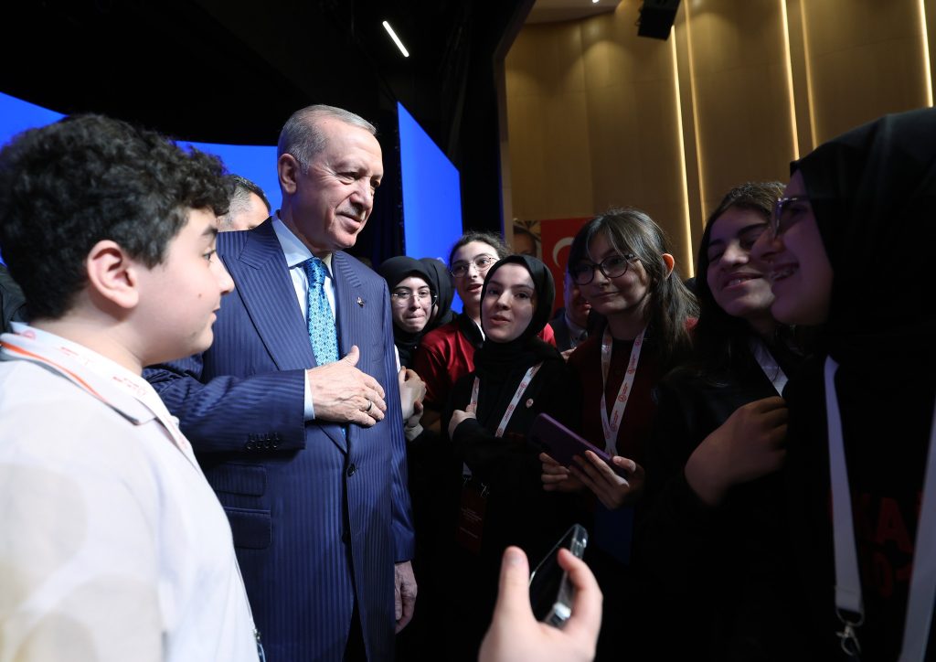 Öğrencilere 15 bin 162 TL’ye kadar destek