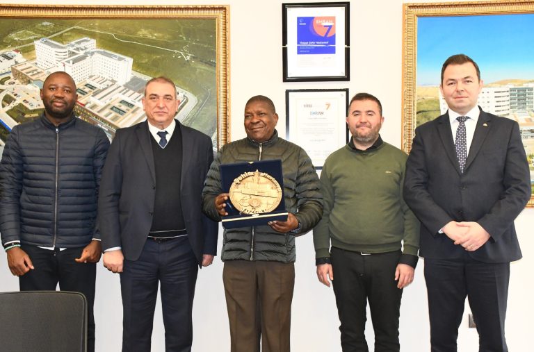 Nairobi Hastanesi Heyetinden ziyaret