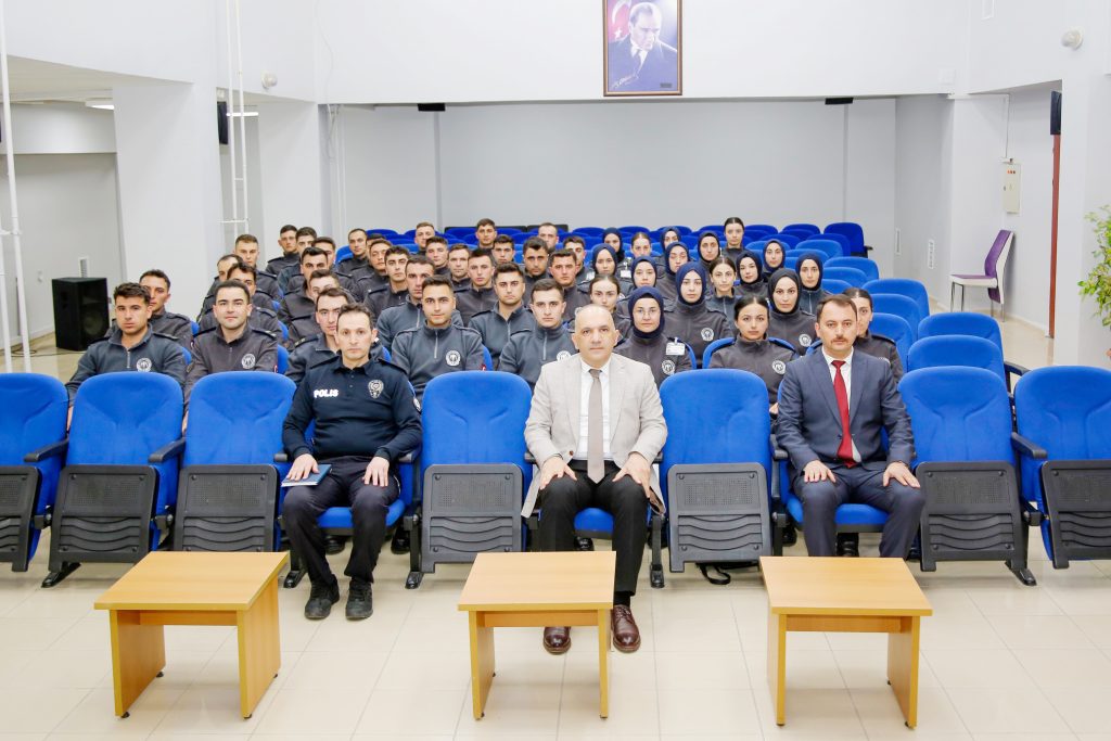 Tecimer, polis adaylarıyla bir araya geldi