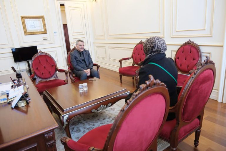 Vatandaşların sorunlarını çözmeye devam ediyor