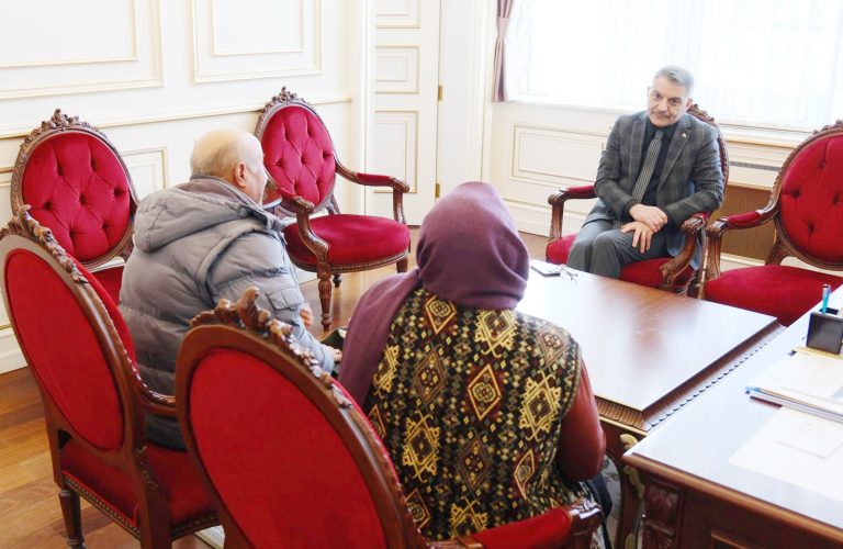 Vali Özkan, vatandaşları dinliyor sorunlarına çözüm üretiyor