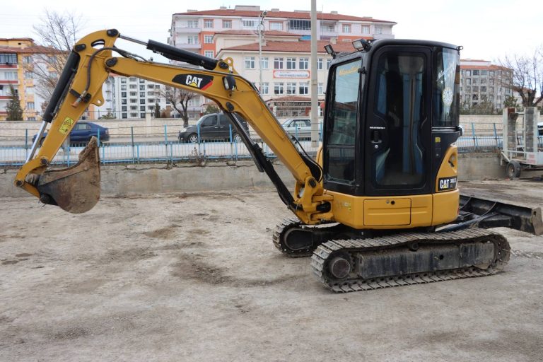 Yerköy’e Belediyesine 5 tonluk ekskavatör hibesi