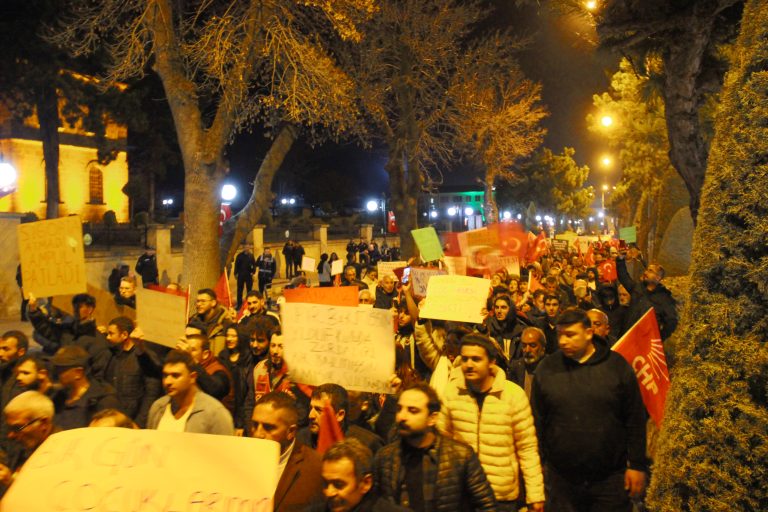 İmamoğlu’na destek için yürüdüler