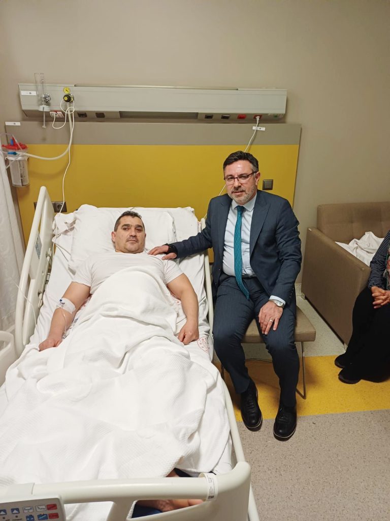 Arslan, personelini hastanede ziyaret etti