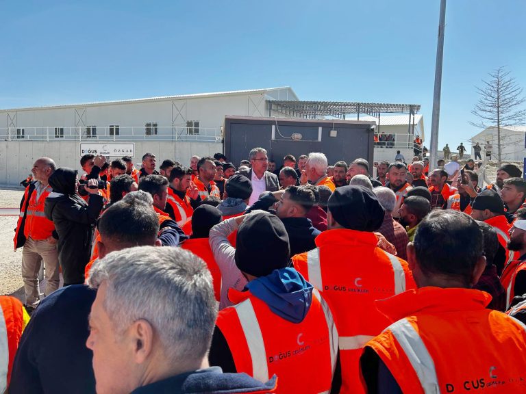 Hızlı tren şantiyesinde işçiler iş bıraktı