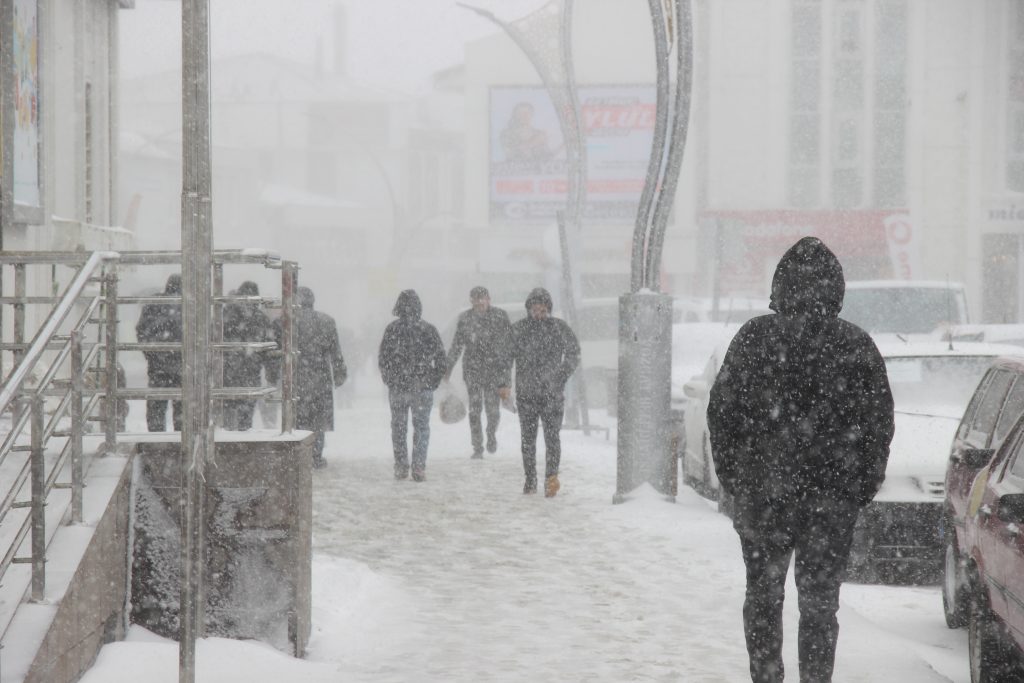 Yozgat’ta kar, tipi ve buzlanma etkisini sürdürüyor